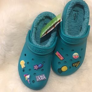 teal lined crocs
